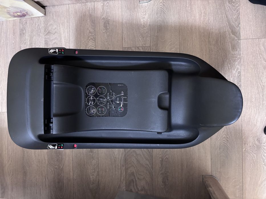 Стол/кошница за кола Cybex Aton B2 в комплект с база, адаптери и калъф