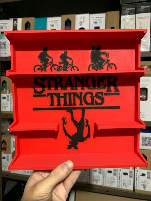 Рамка Stranger Things за фигурки от Kinder Joy