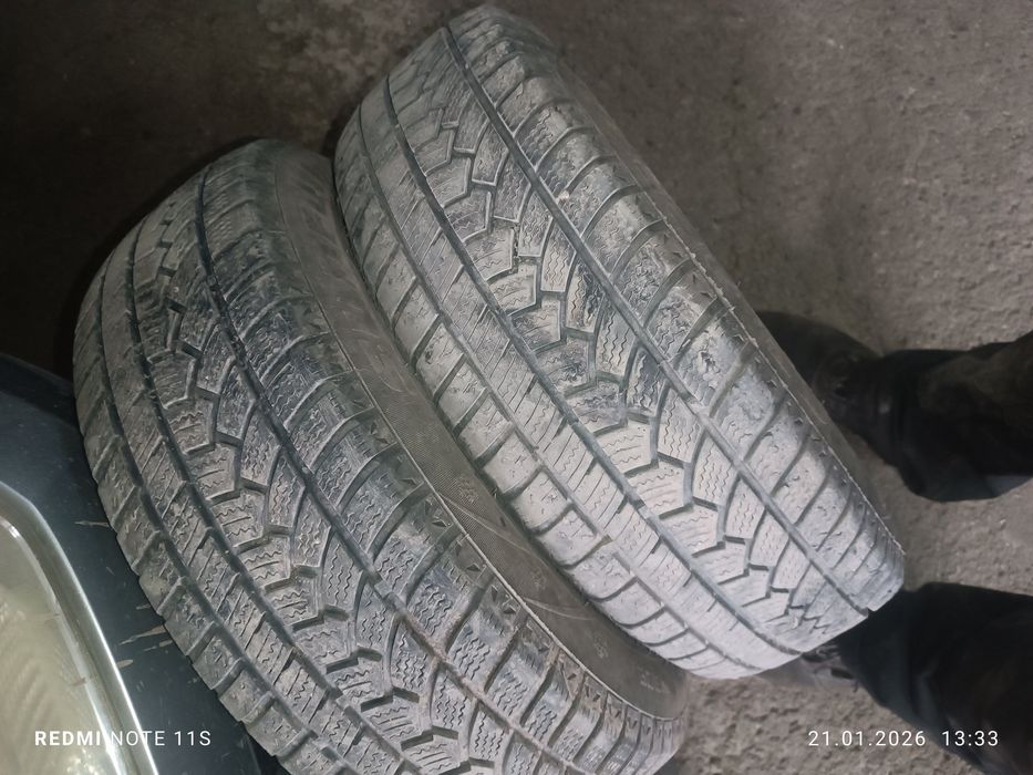 Два броя зимни гуми