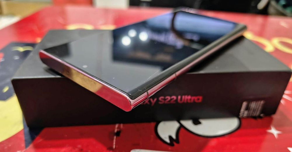 Vand/schimb samsung S22 ultra ,256gb