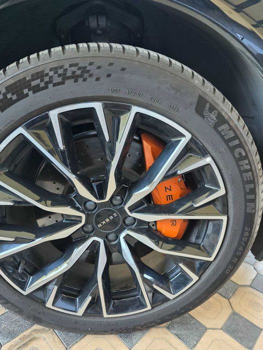 Zeekr 7X 2024 2мотор 704км Пневмоводвеска, супертормоз, Пробег 4300км.