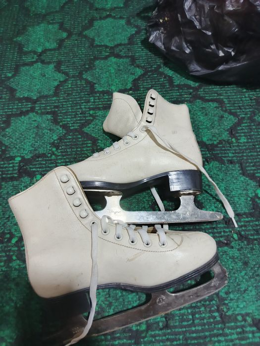 Продаётся  Фигурные коньки