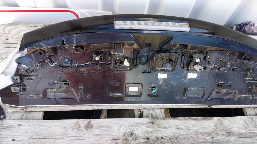 Продавам  спойлер