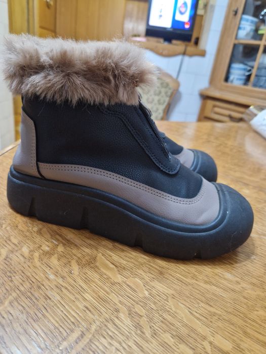 Incaltaminte de vanzare