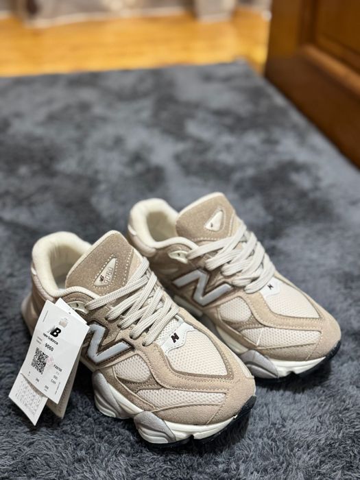 Adidasi New Balance 9060