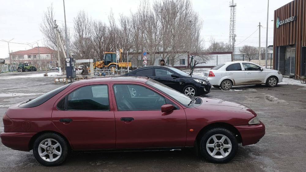 Автомобиль Ford Mondeo