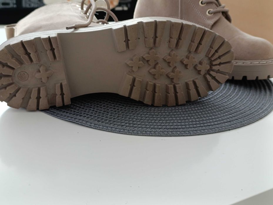 Дамски ботуши и боти