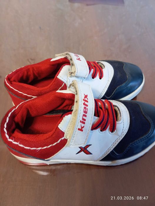 кроссовки и сандали