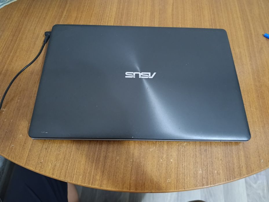 Ноутбук Asus x550c есть торг