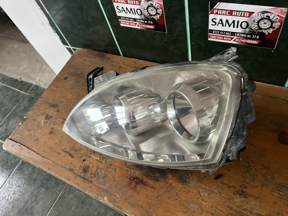 Far stanga opel corsa c 2006 lupa