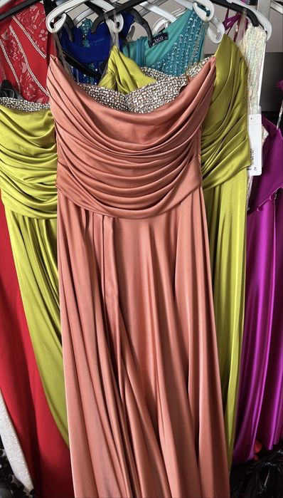 Уникални рокли за различни събития