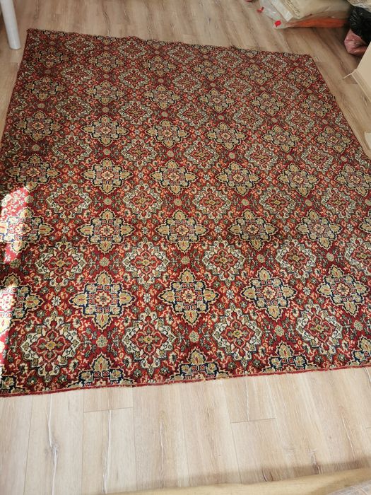 Персийски килим 242/285см.