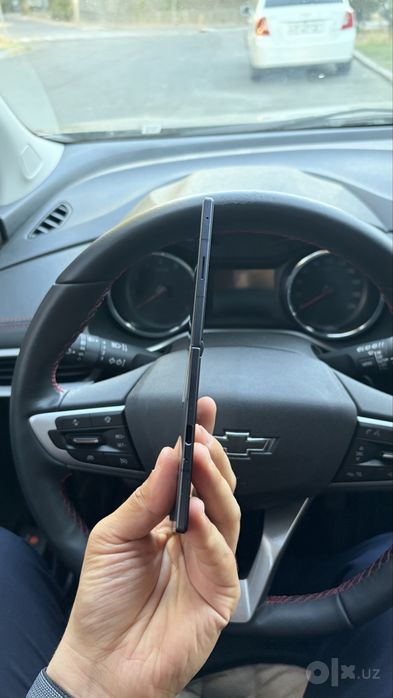 Samsung fold8 Graphite, 256gb, 2 ta imea o’tgan.