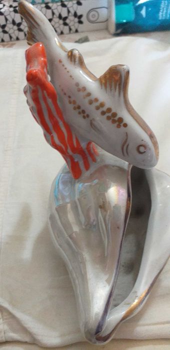 Фарфор. Статуэтка. Рыба с ракушкой. Дулёво.