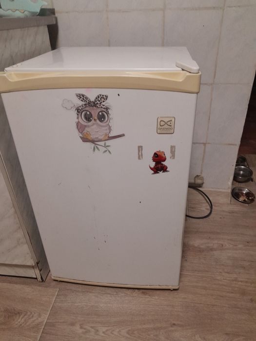 Продам офисный холодильник б/у