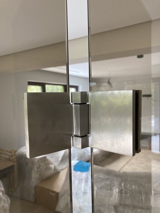 Стъклена врата за душ-кабина