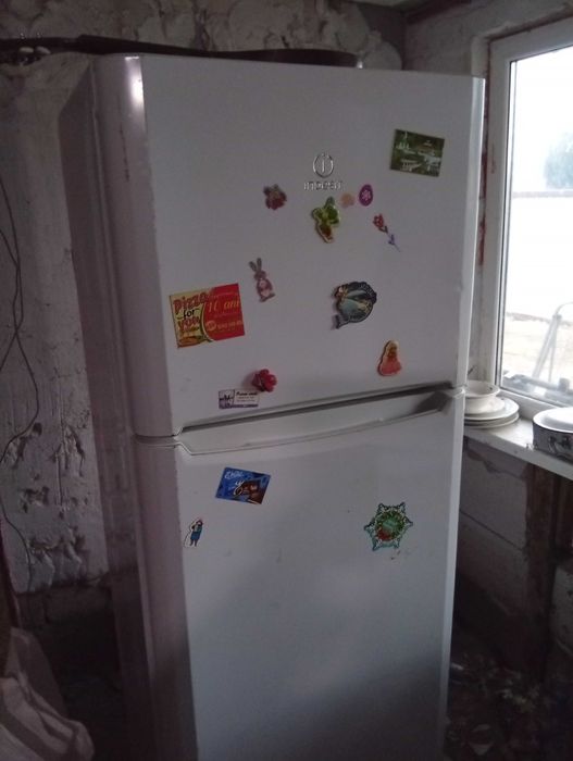 Vând frigider cu congelator