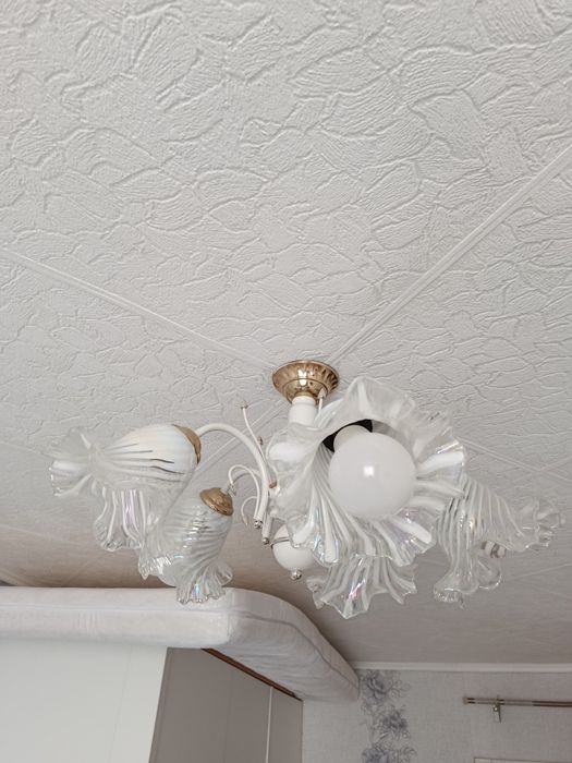 Продам   люстры.