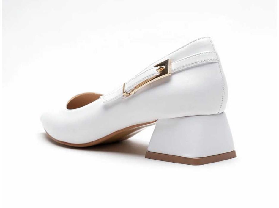 Дамски обувки на ток/Цвят бял