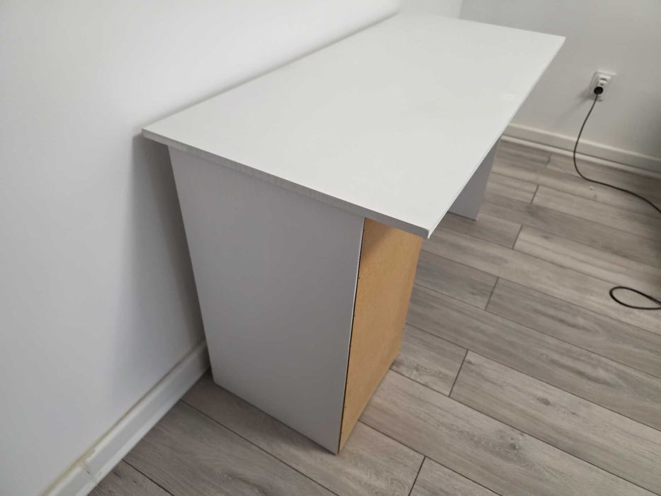 Birou reconditionat alb cu 3 sertare | Stare bună | 122x55x75 cm | Ideal pentru birou sau cameră