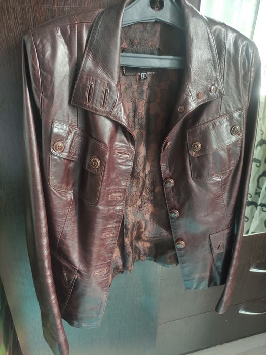 Коженая женская куртка