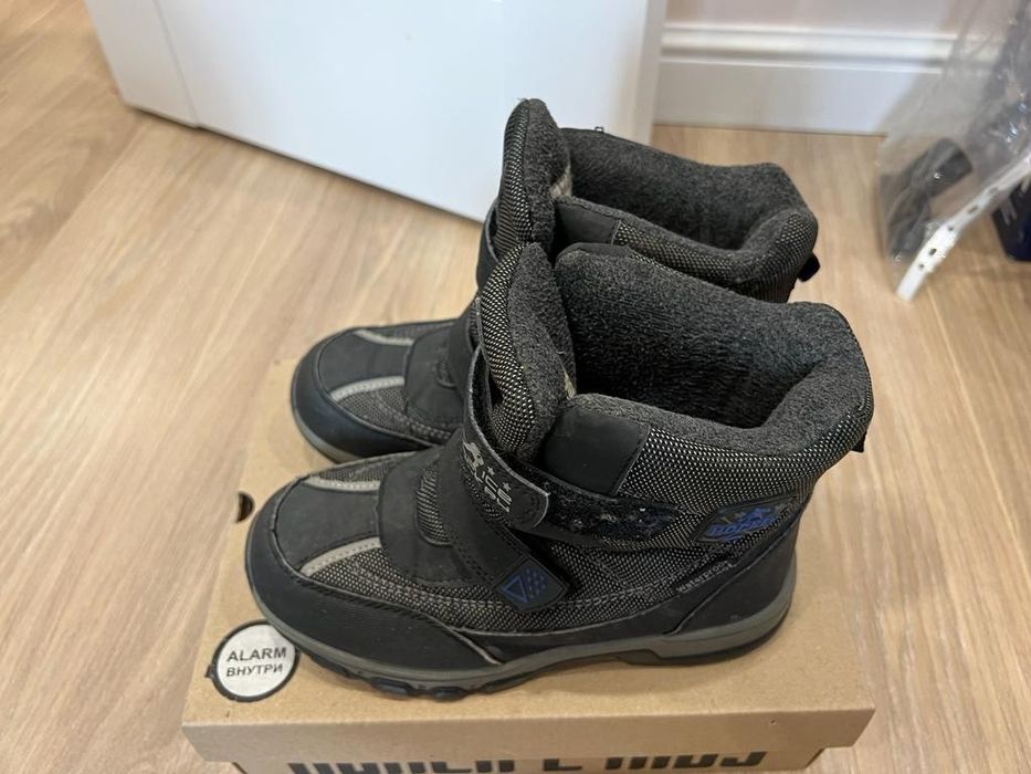Зимние ботинки на мальчика р.36