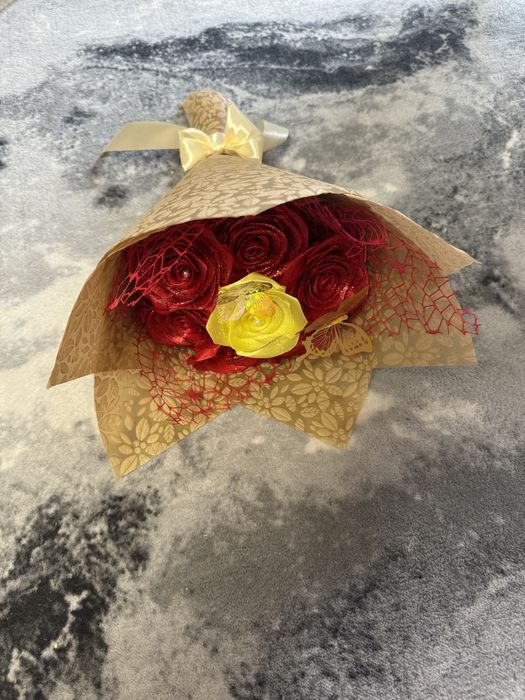 Buchet de flori din satin