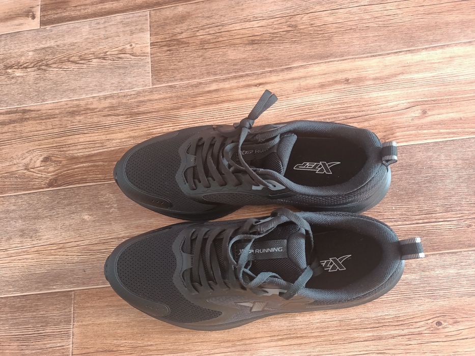 Продам кроссовки Xstep оригинал