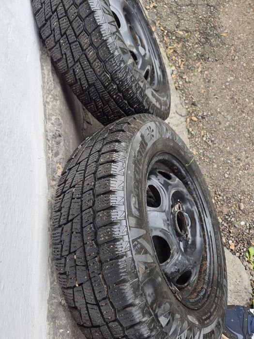 Продам комплект зимних шин Cordiant