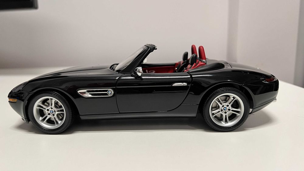 Macheta Autoart 1/18 - BMW Z8