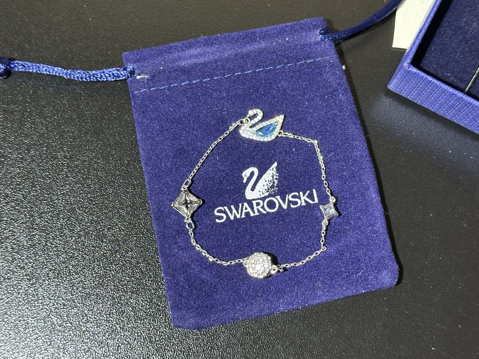 Нова Дамска Гривна Swarovski Dazzling Swan bracelet с пълна опаковка и документация