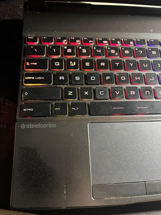 Laptop Gaming MSI Alpha 15 – Ryzen 7, RX 5500M 4GB, 32GB RAM, 144H
