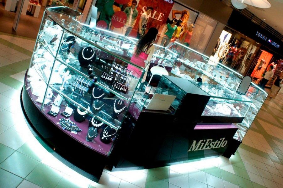 Эксклюзивный дизайн и изготовление-витрины, прилавки,стеллажи и др.