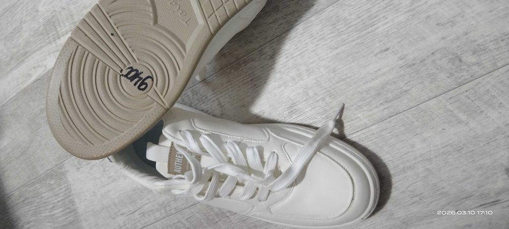 кроссовки женские