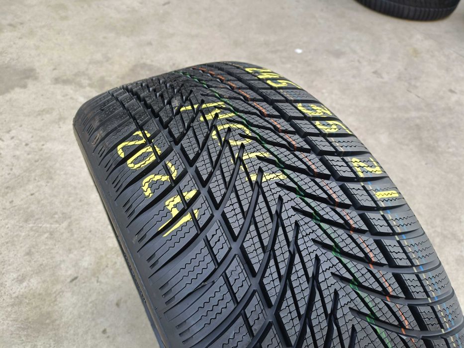 O anvelopa noua de iarna 245 35 21 goodyear ultragrip performance 3