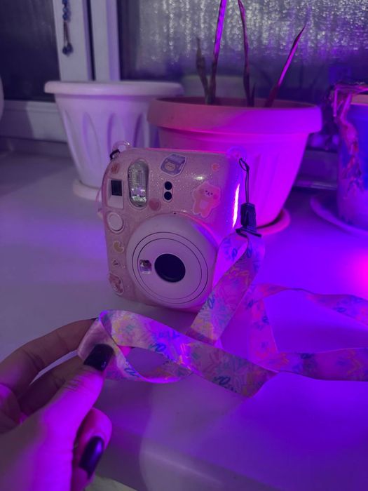 Продаю Instax Mini 12 — отличное состояние
