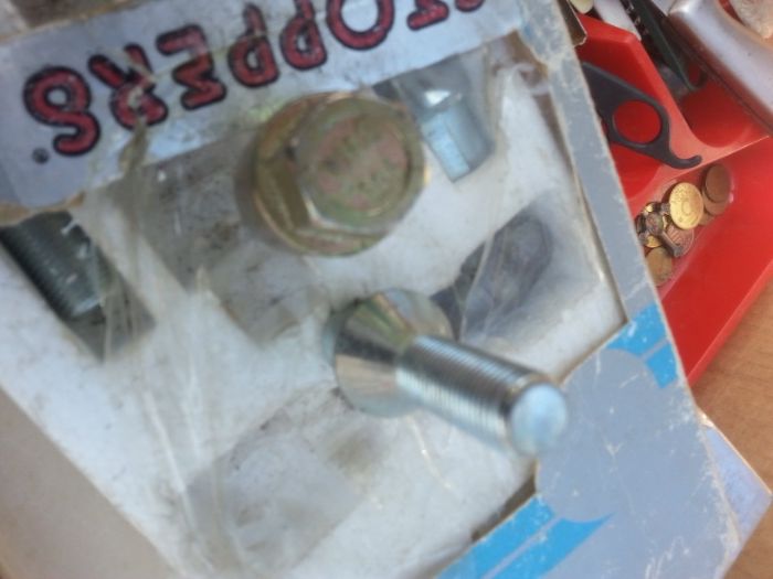 секретни болтове за кола20лв