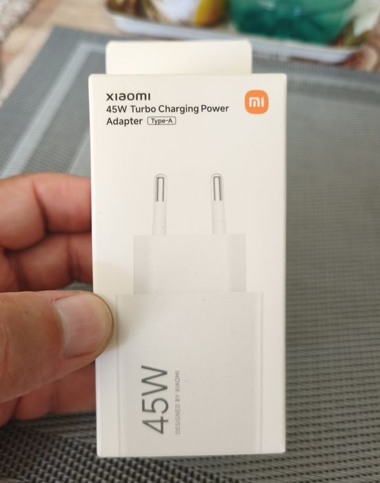Vând adaptor original Xiaomi nou..