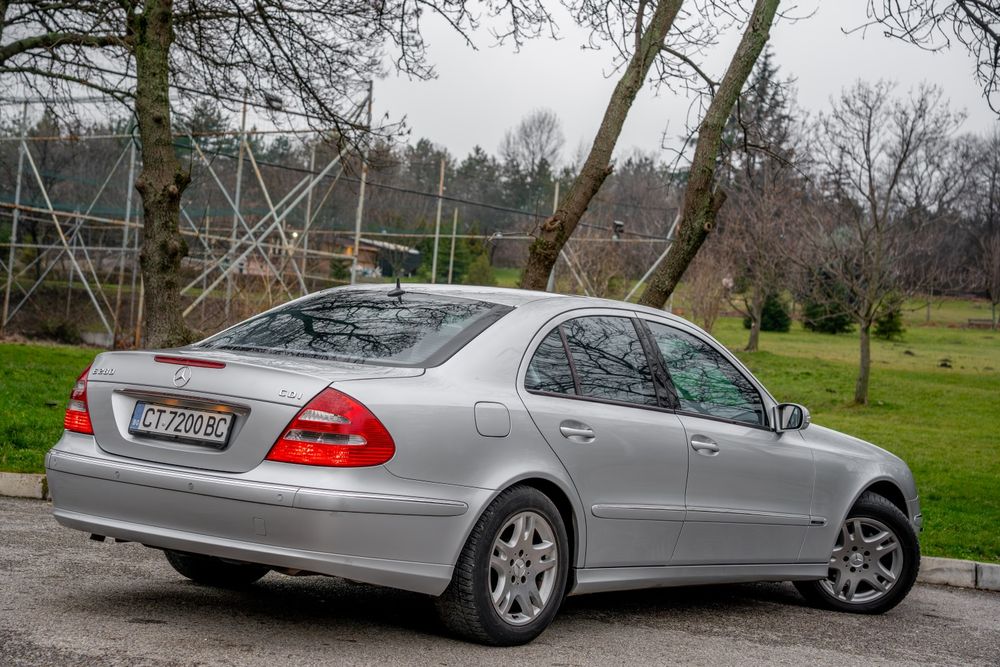 Mercedes W211  седан