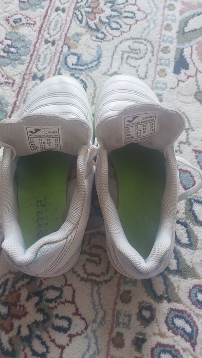 Продам футбольные кеды