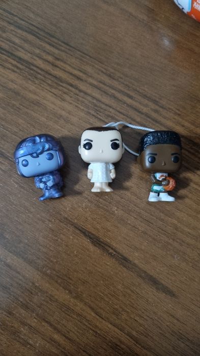 Продаю и обмениваю фигурки киндер Очень странные дела