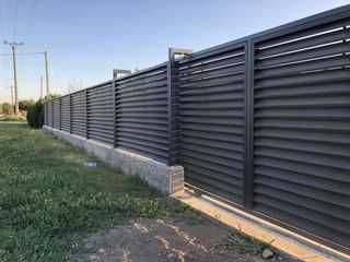 Construim garduri si porti din panouri stil jaluzele, sipca metalica, tabla cutata, BCA