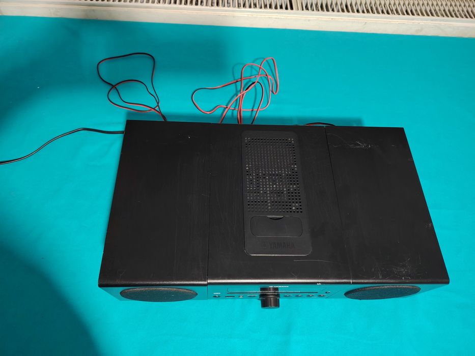 YAMAHA MCR-042  mini sistem audio cu CD, USB, AUX,  IPod, cu boxe originale, fără telecomandă