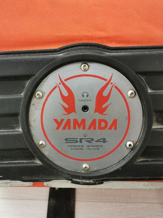 Коллонка со встроенным саббуфером.