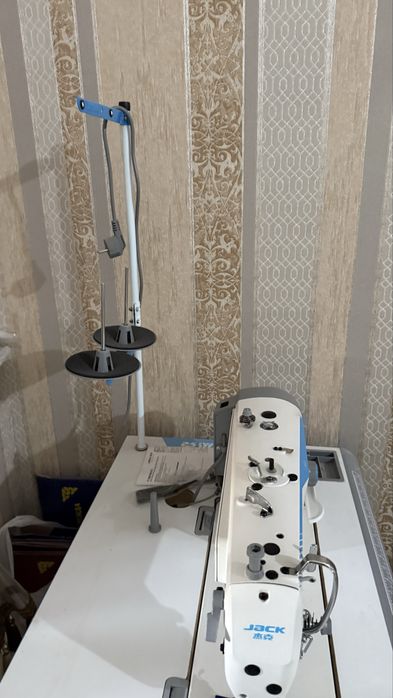 Продам швейную машинку