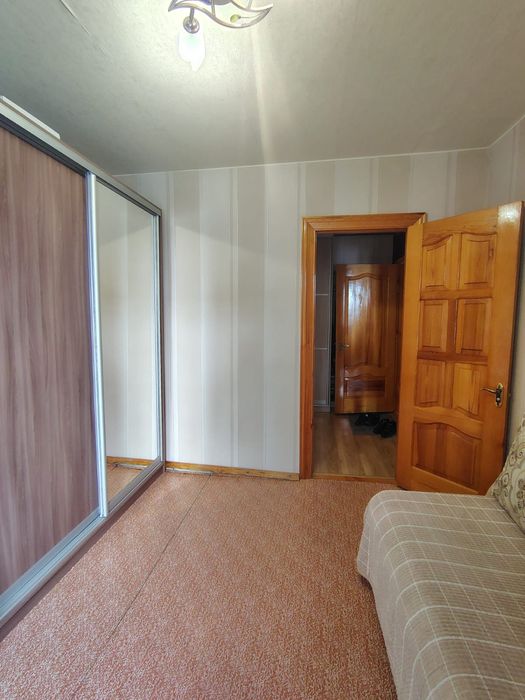 Продам 2 ком квартиру Вектор 19 мкр