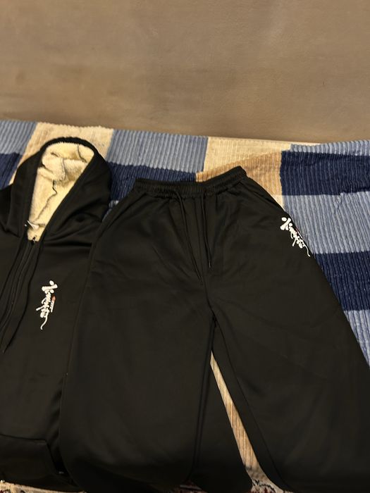 Продам спортивную одежду