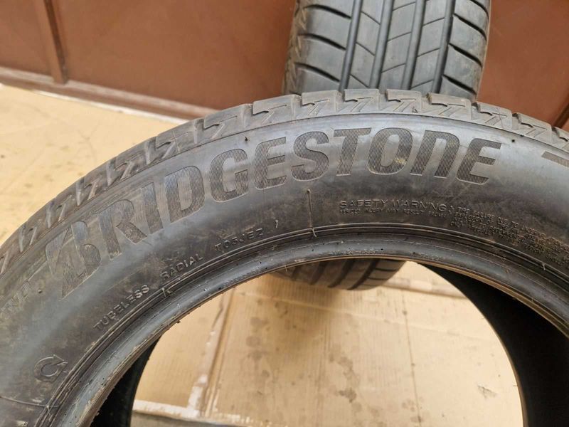 2 anvelope de vara Bridgestone R17 225/55 DOT0523