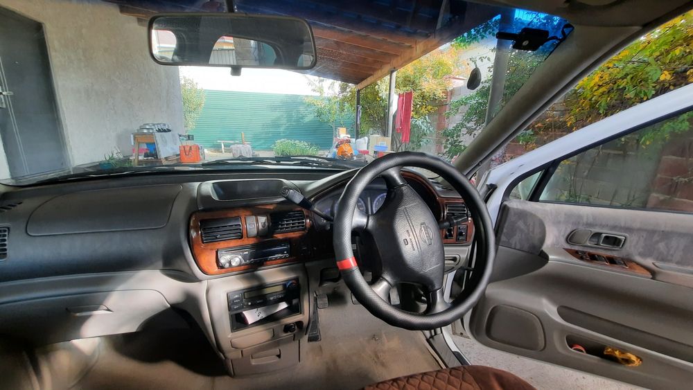 Nissan Renesa 1998 жылғы