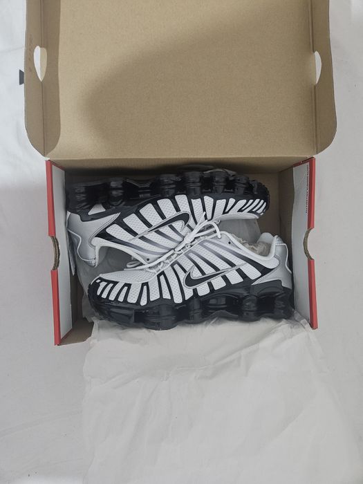 NIKE noi in cutie marimea 43
